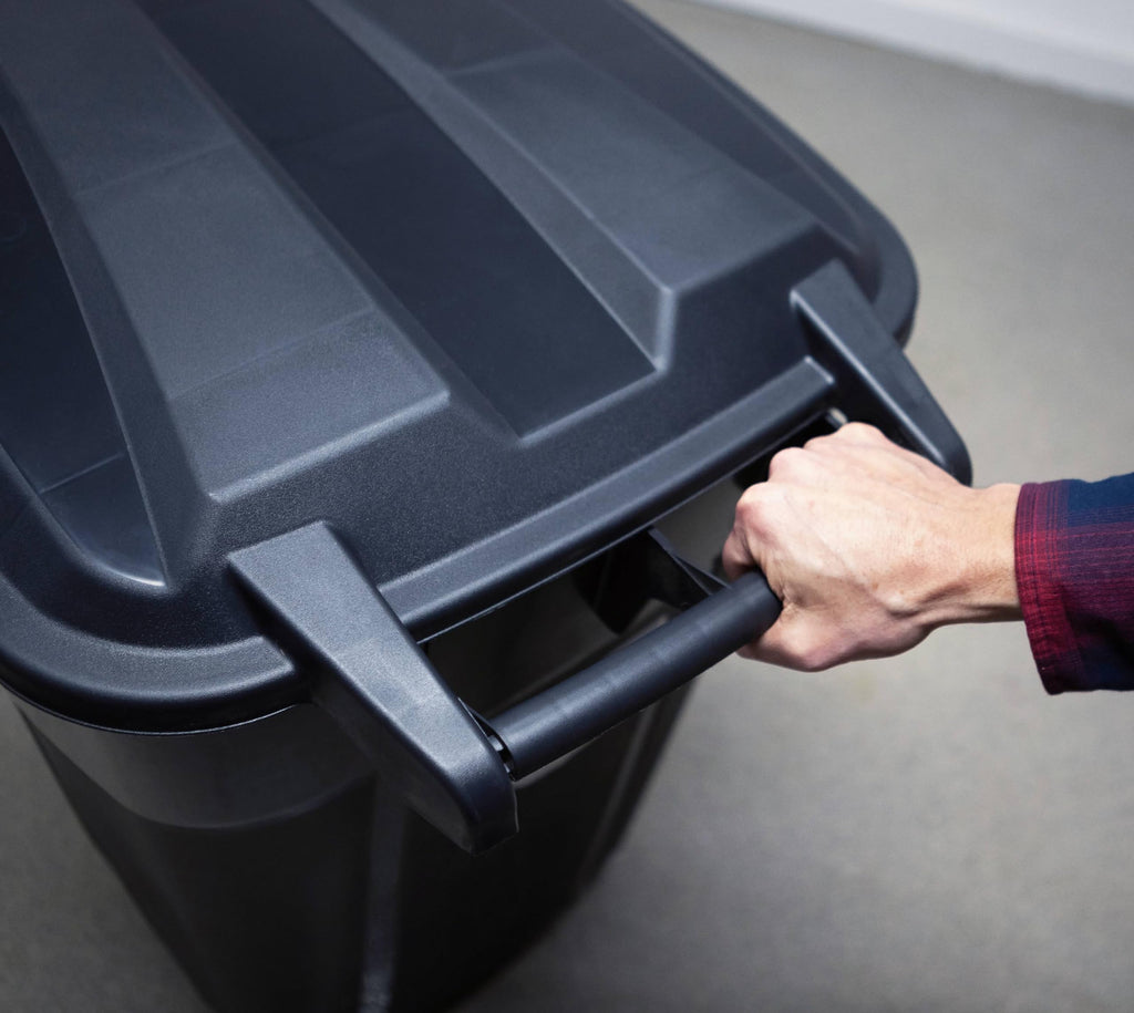32 Gallon Black Plastic Garbage Can with Attached Lid M726