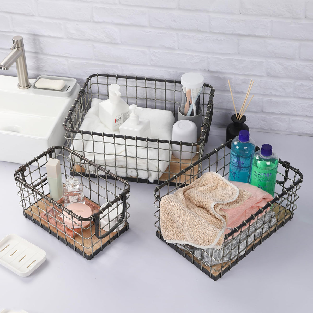 13.8" Wide Rectangular Metal Wire Basket with Wooden Bottom O274