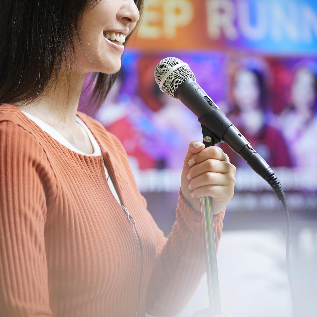 Dynamic Vocal Microphone with Cable, Cardioid L245